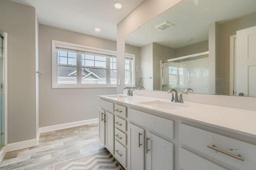 7582 38th St N - Web Quality - 020 - 19 2nd Floor Primary Bathroom.jpg