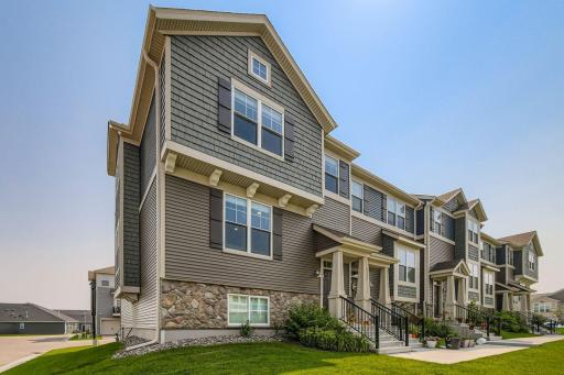 7582 38th St N - Web Quality - 002 - 01 Exterior Front.jpg