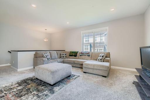 7582 38th St N - Web Quality - 004 - 03 Living Room.jpg