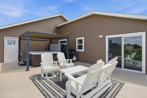 2752 9th Avenue SE, Willmar, MN 56201