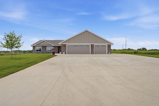 2752 9th Avenue SE, Willmar, MN 56201
