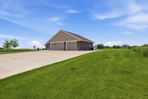 2752 9th Avenue SE, Willmar, MN 56201