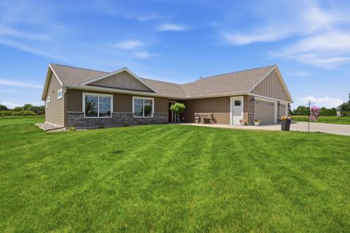 2752 9th Avenue SE, Willmar, MN 56201