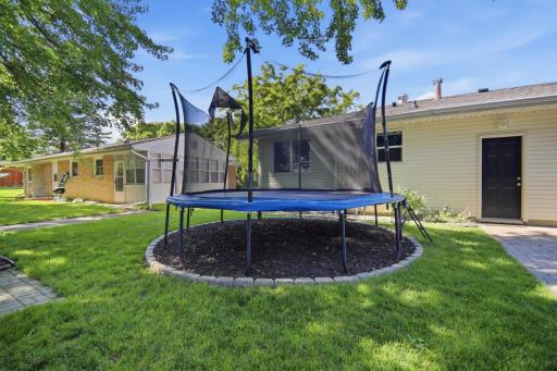 408 6th Avenue NE, Waseca, MN 56093