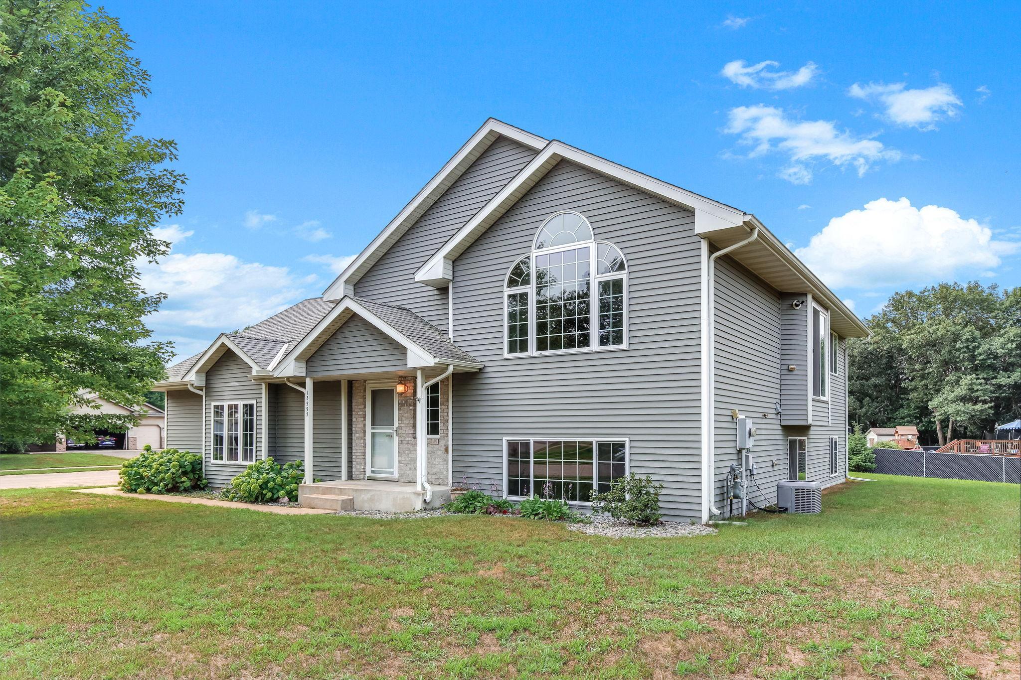 Spectacular corner lot and located on a cul-de-sac make this the perfect quite home. Finished lower level adds to the entertaining space. The 3-car garage provides exceptional space for workshop, recreational toys or more.
