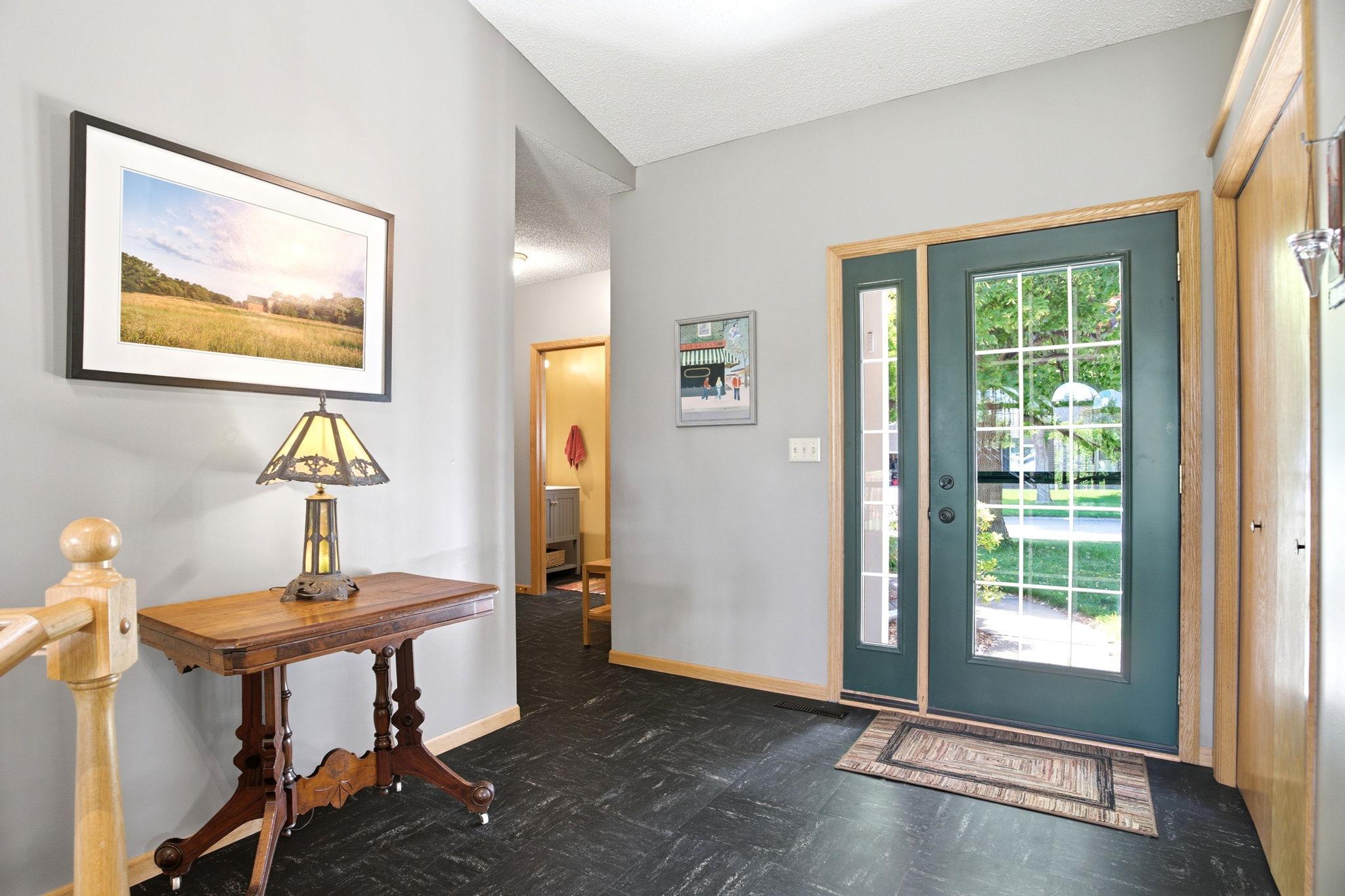 Open entryway with marmoleum flooring