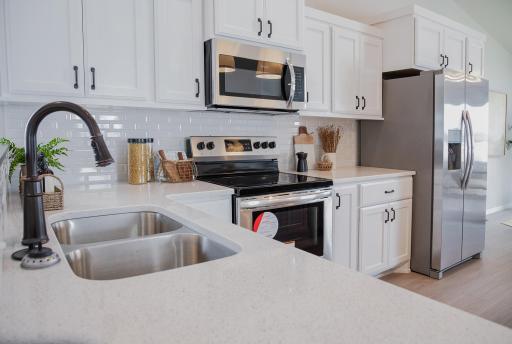 2507 37th Avenue S, Moorhead, MN 56560
