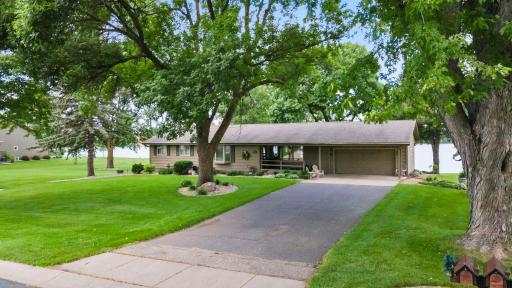 830 Lakewood Drive SW, Hutchinson, MN 55350