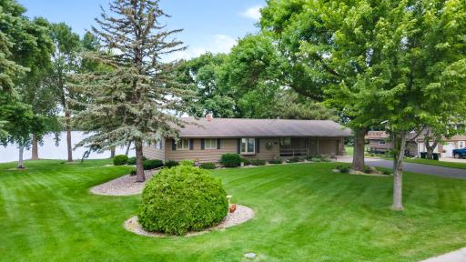 830 Lakewood Drive SW, Hutchinson, MN 55350