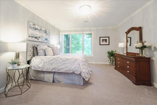 17812 Bearpath Trail, Eden Prairie, MN 55347