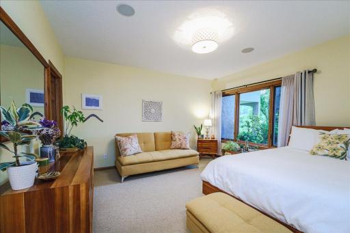 17812 Bearpath Trail, Eden Prairie, MN 55347