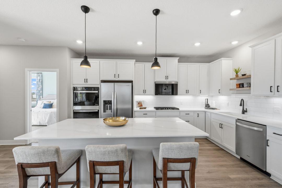 When everyone wants to gather in the kitchen - they can! Model photo, options and colors may vary.