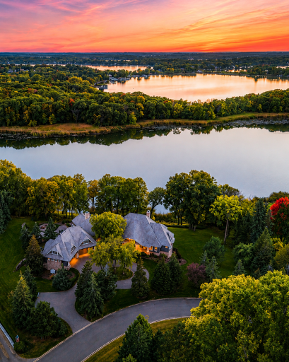 Incredibly private 2+ acre lot with 303 feet of lakeshore on Maxwell Bay. Protected views across the lake of Noerenberg Gardens will never go out of style.