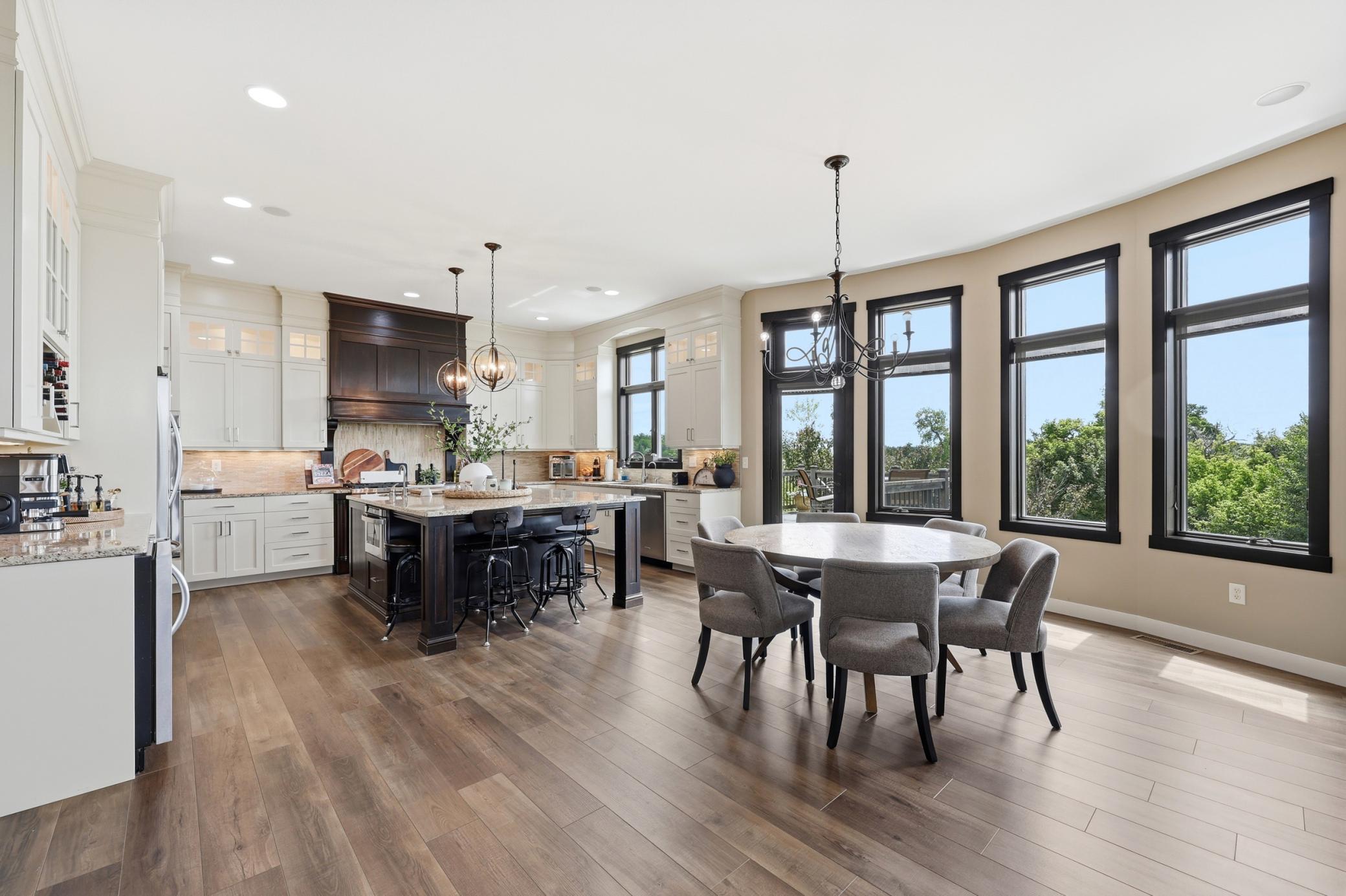 Dining to Kitchen