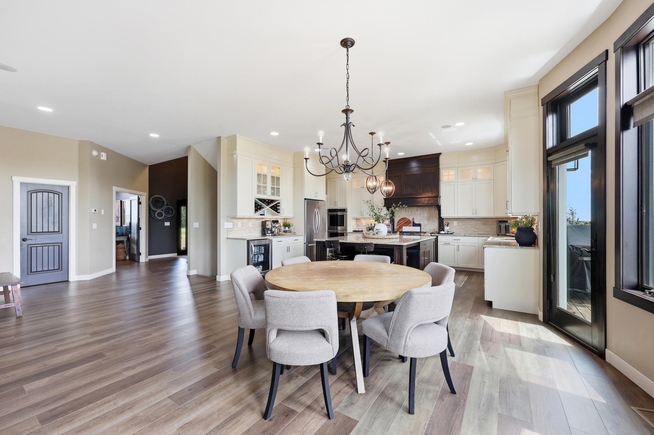 Dining to Kitchen