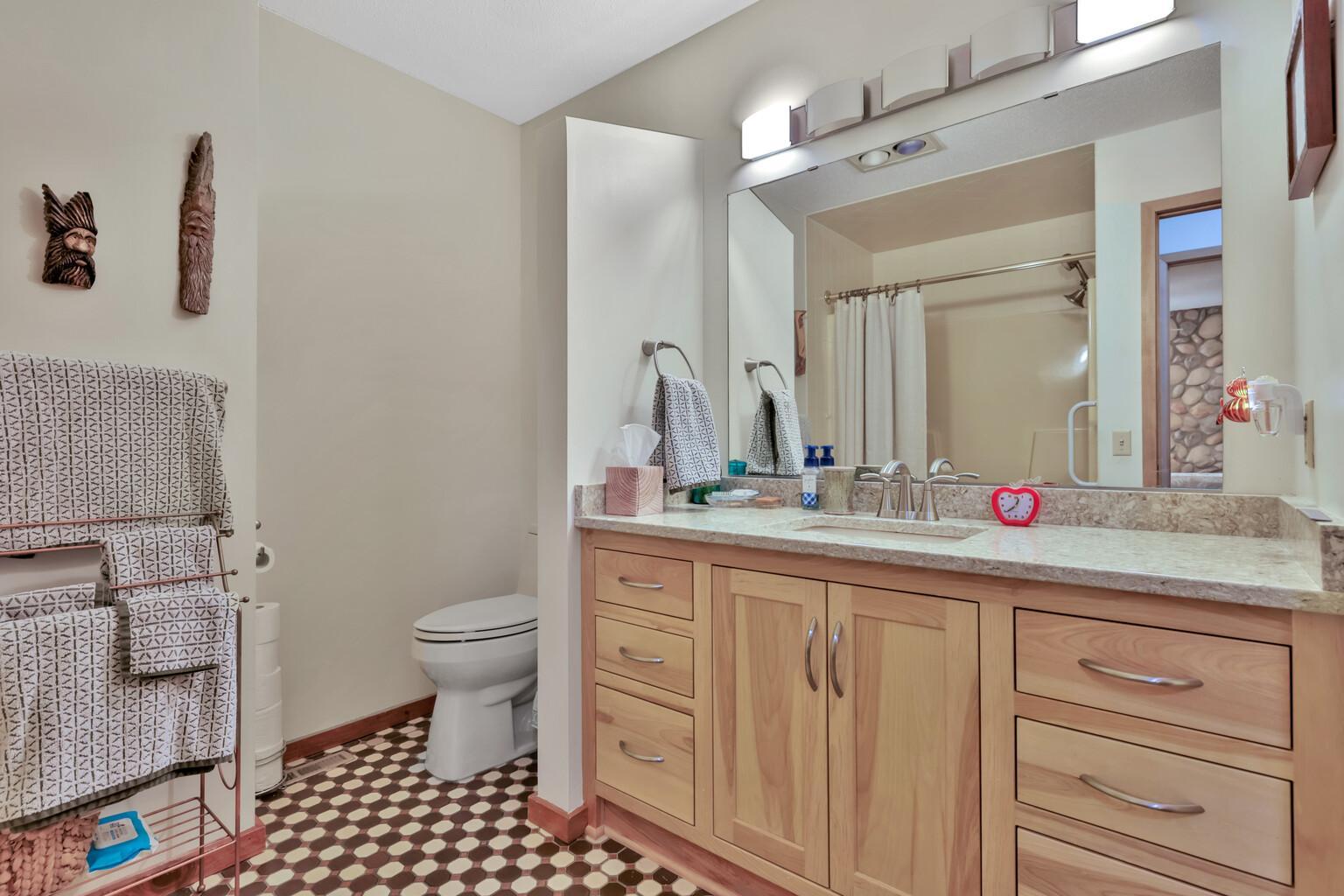 Main level full bath.