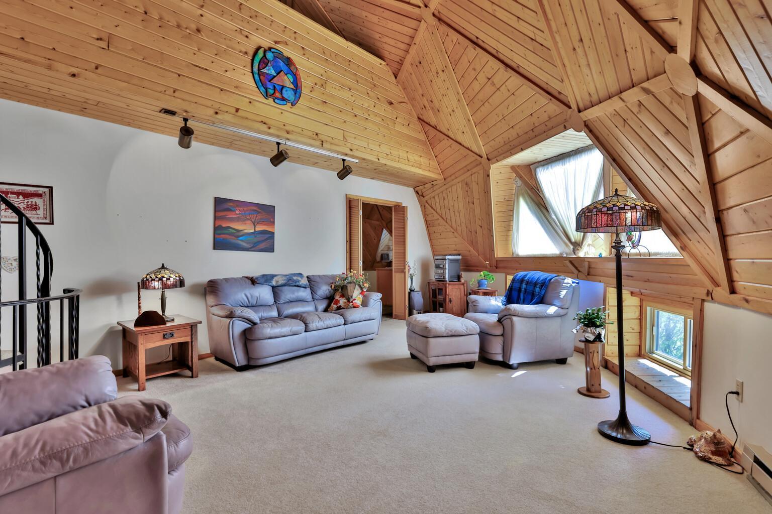 Livingroom photo #2