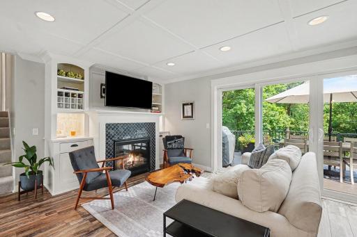Livingroom with gas fireplace: Main-Level