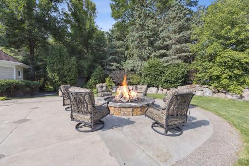 2350 Cherrywood Road, Minnetonka, MN 55305