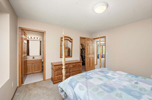 16025 48th Avenue N, Plymouth, MN 55446