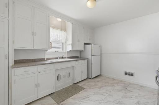 1877 Lacrosse Avenue, Saint Paul, MN 55119