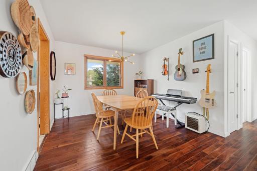 The semi-formal dining space is perfect for both casual meals or hosting holiday dinners!