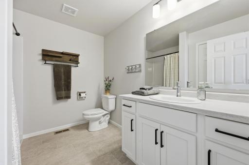 1490 68th Avenue S, Fargo, ND 58104