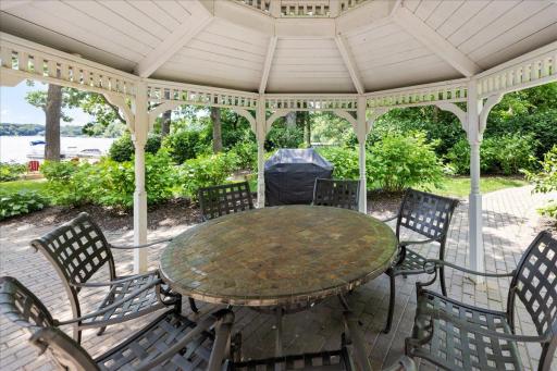 70 Lake Riley Trail, Chanhassen, MN 55317