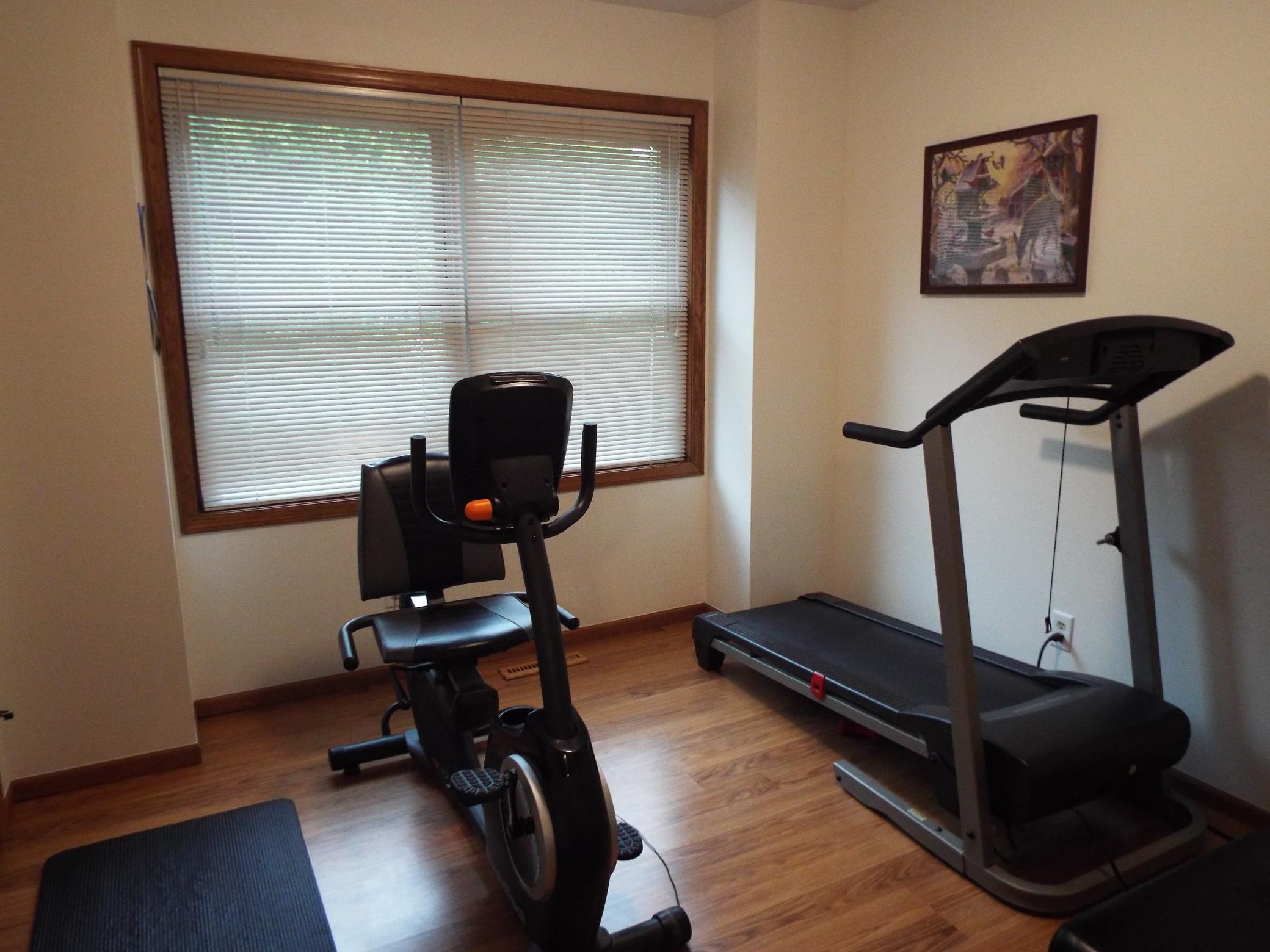 Bed room 3/ Excercise rm