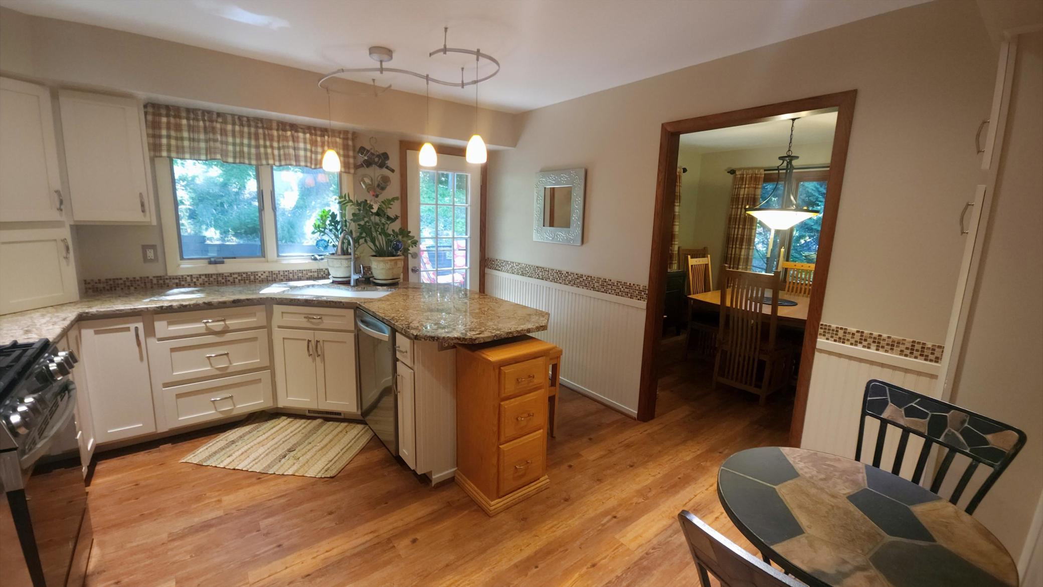 kitchen 2.JPG