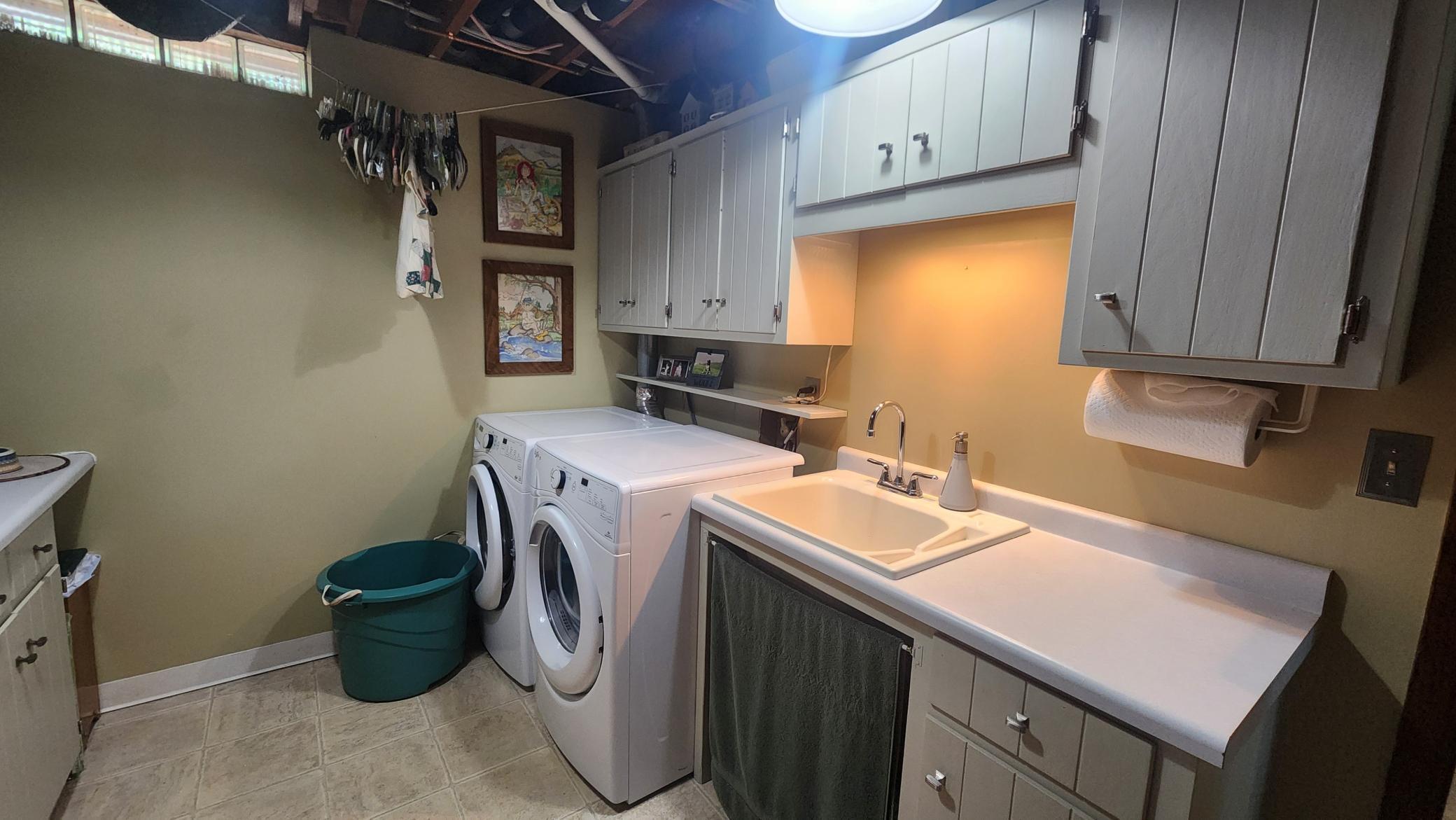 laundry room.JPG