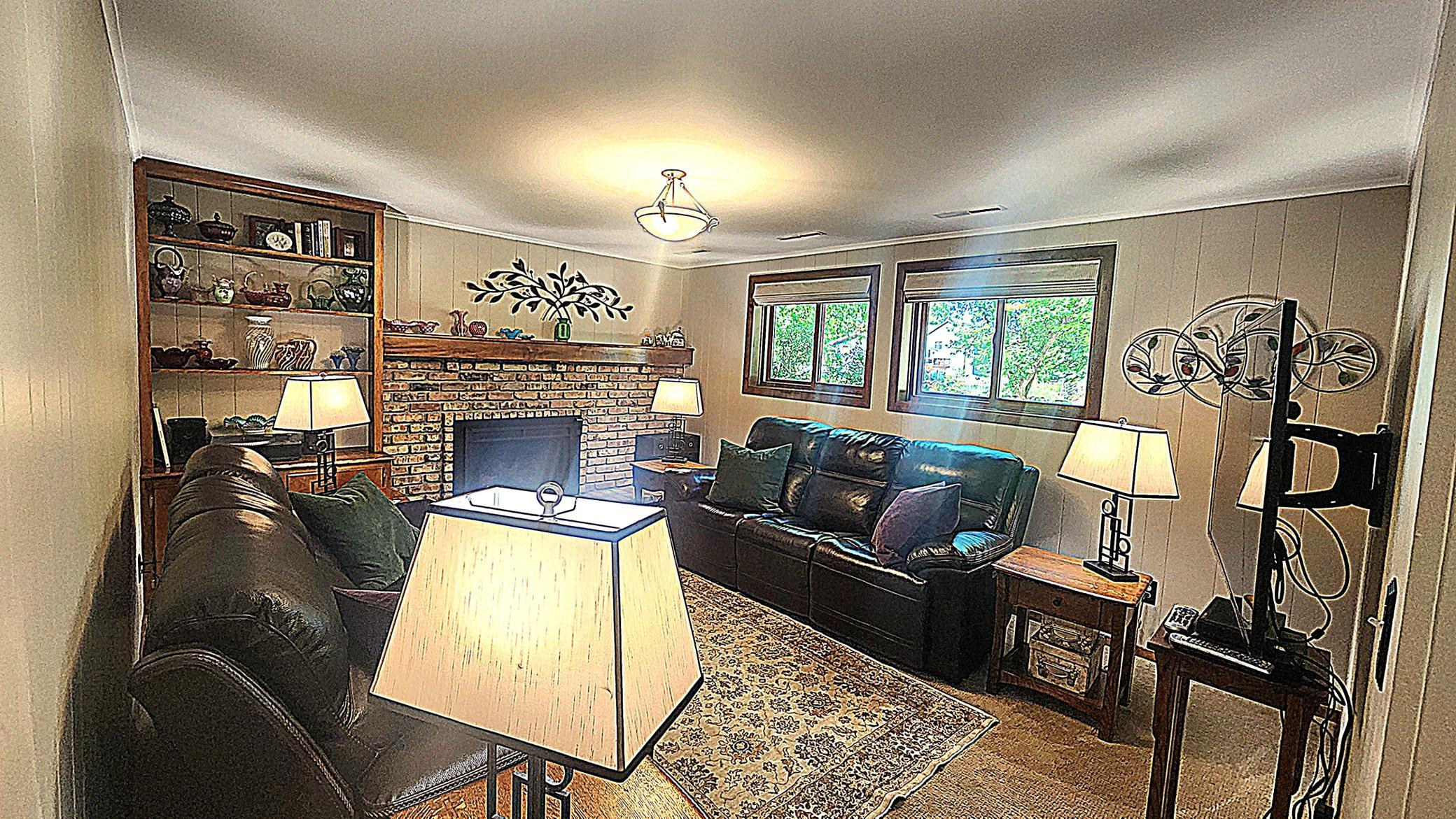 family room 3.JPG