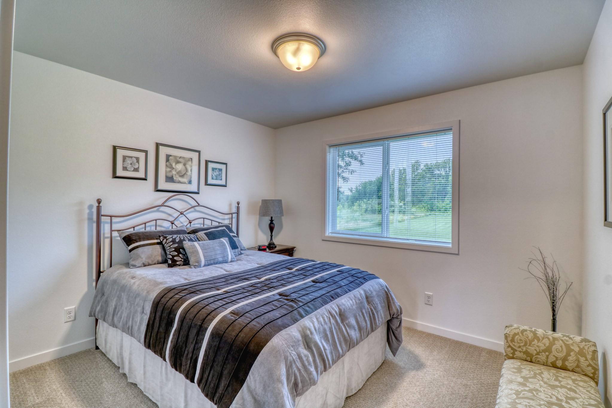Bedroom1_1.jpg