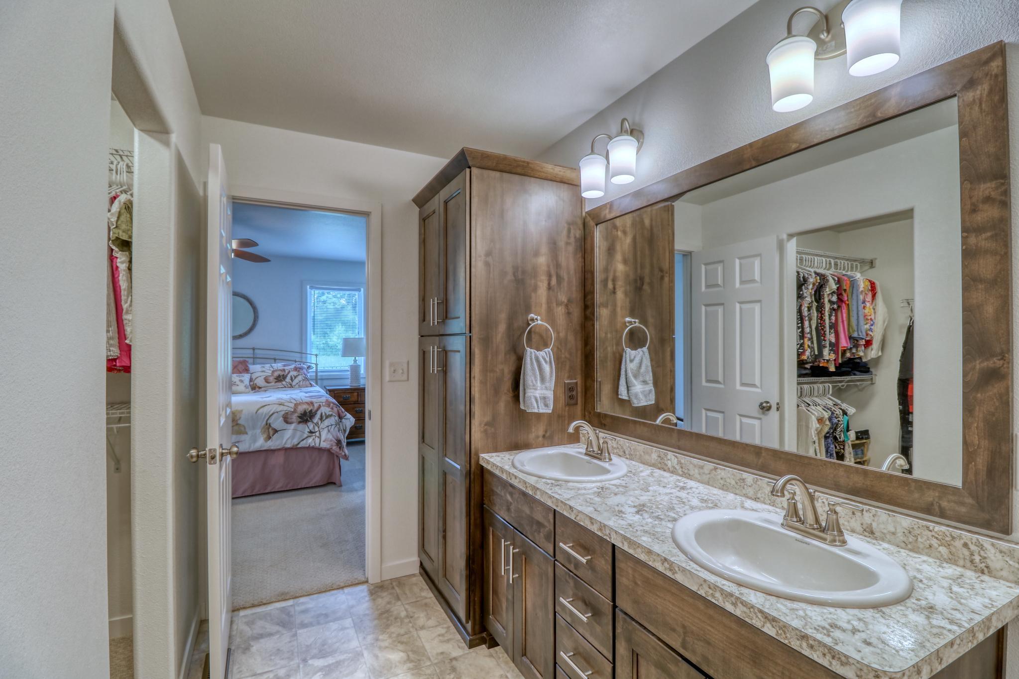 Primary Full Bath w/ Dual Sinks
