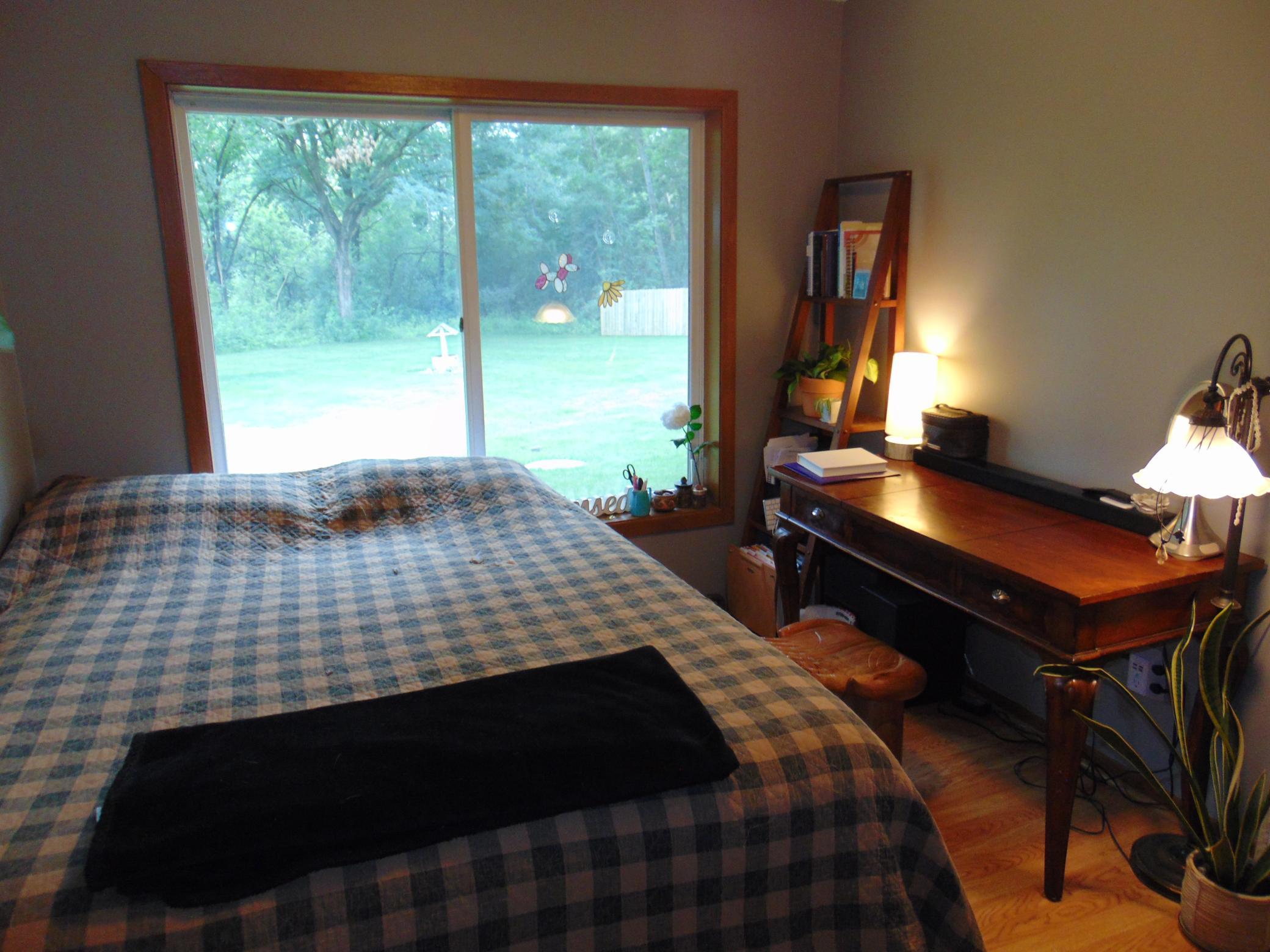 Second bedroom.