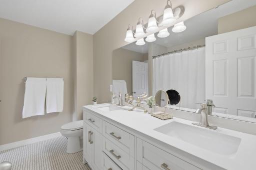 4250 Thornhill Lane, Vadnais Heights, MN 55127