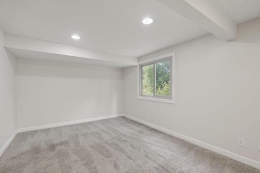 4250 Thornhill Lane, Vadnais Heights, MN 55127