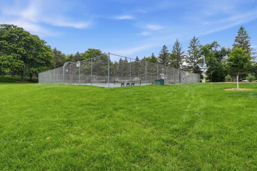 4250 Thornhill Lane, Vadnais Heights, MN 55127
