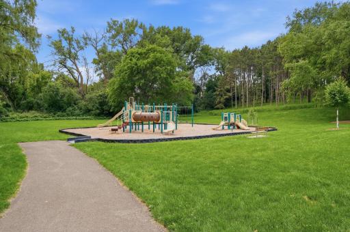 4250 Thornhill Lane, Vadnais Heights, MN 55127