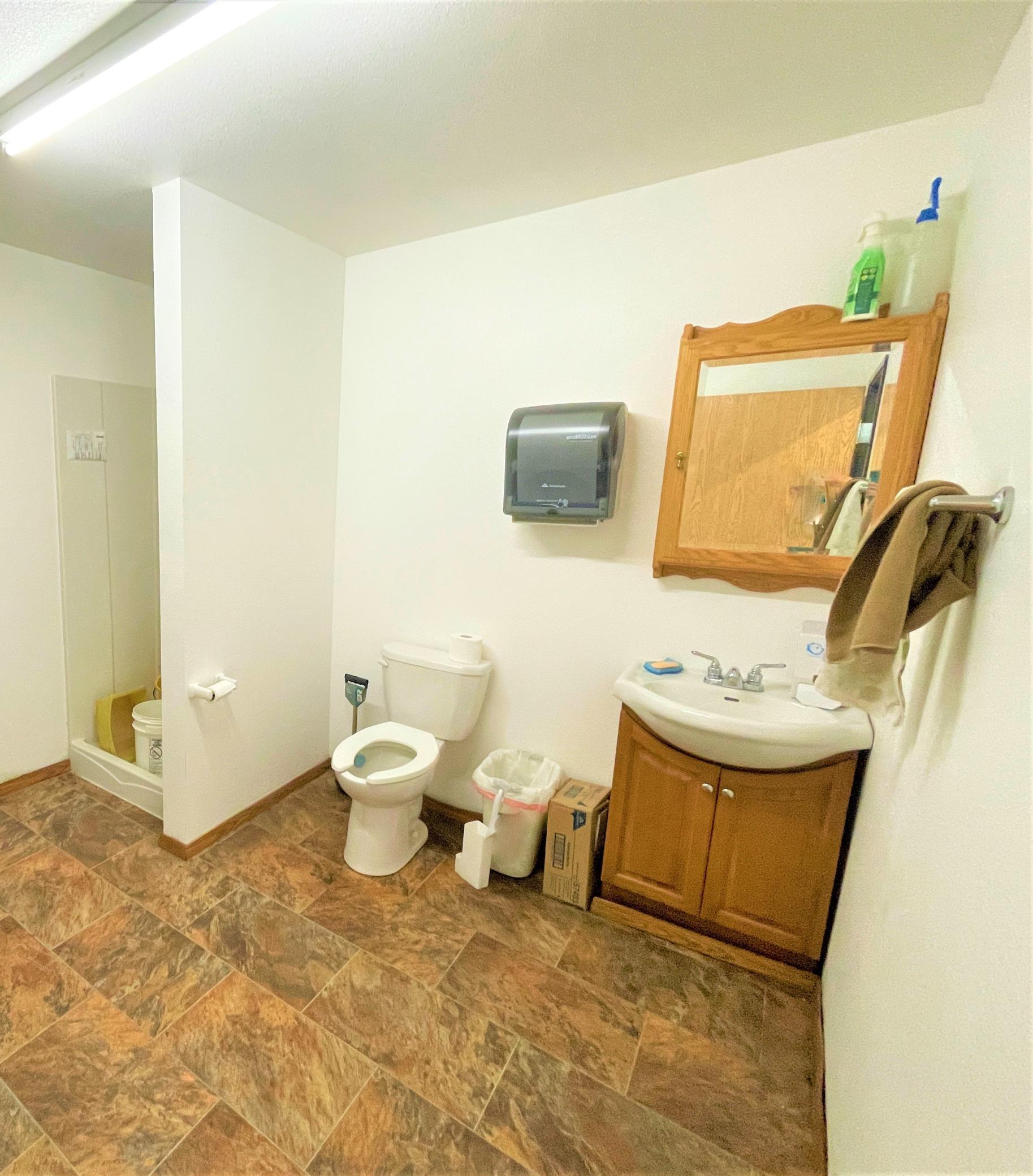 SHARED Common Area Bath.JPG