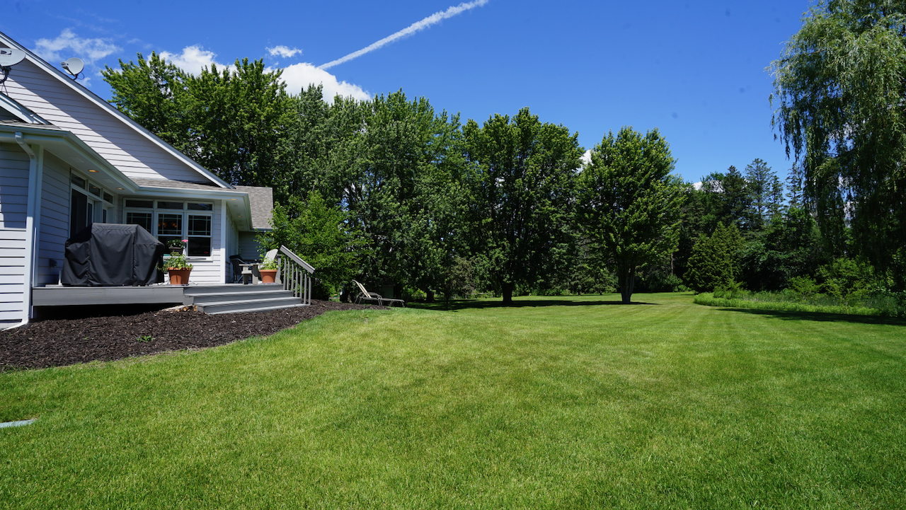 Endless views seamlessly flow from space to space and lot to lot, making your yard feel much bigger than a single acre.