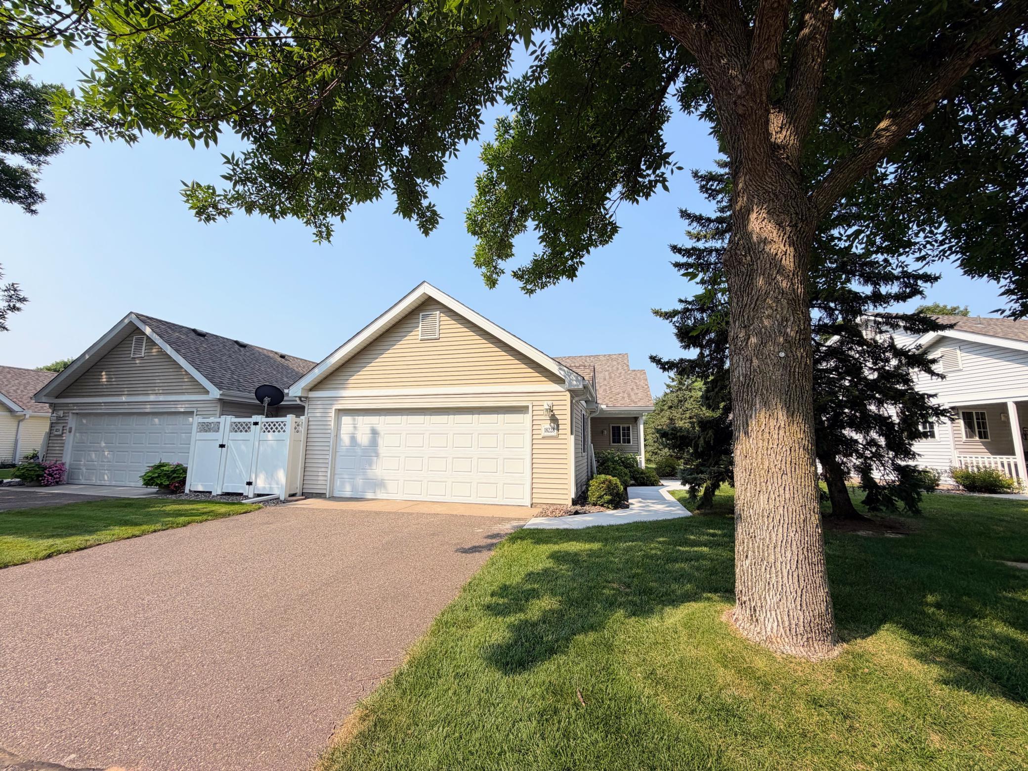Well maintained one-level townhome in Elk River