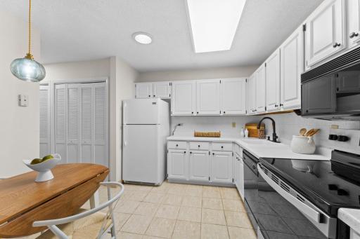13411 Pepperwood Circle, Hopkins, MN 55305