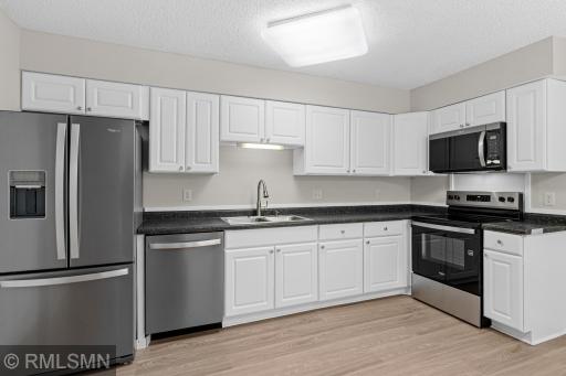 7654 Dunmore Road, Woodbury, MN 55125