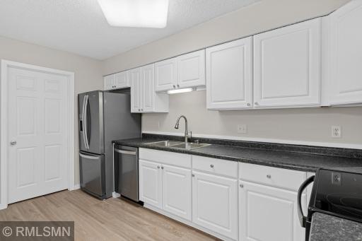 7654 Dunmore Road, Woodbury, MN 55125