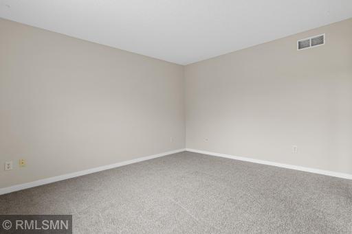 7654 Dunmore Road, Woodbury, MN 55125