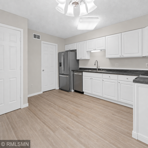 7654 Dunmore Road, Woodbury, MN 55125