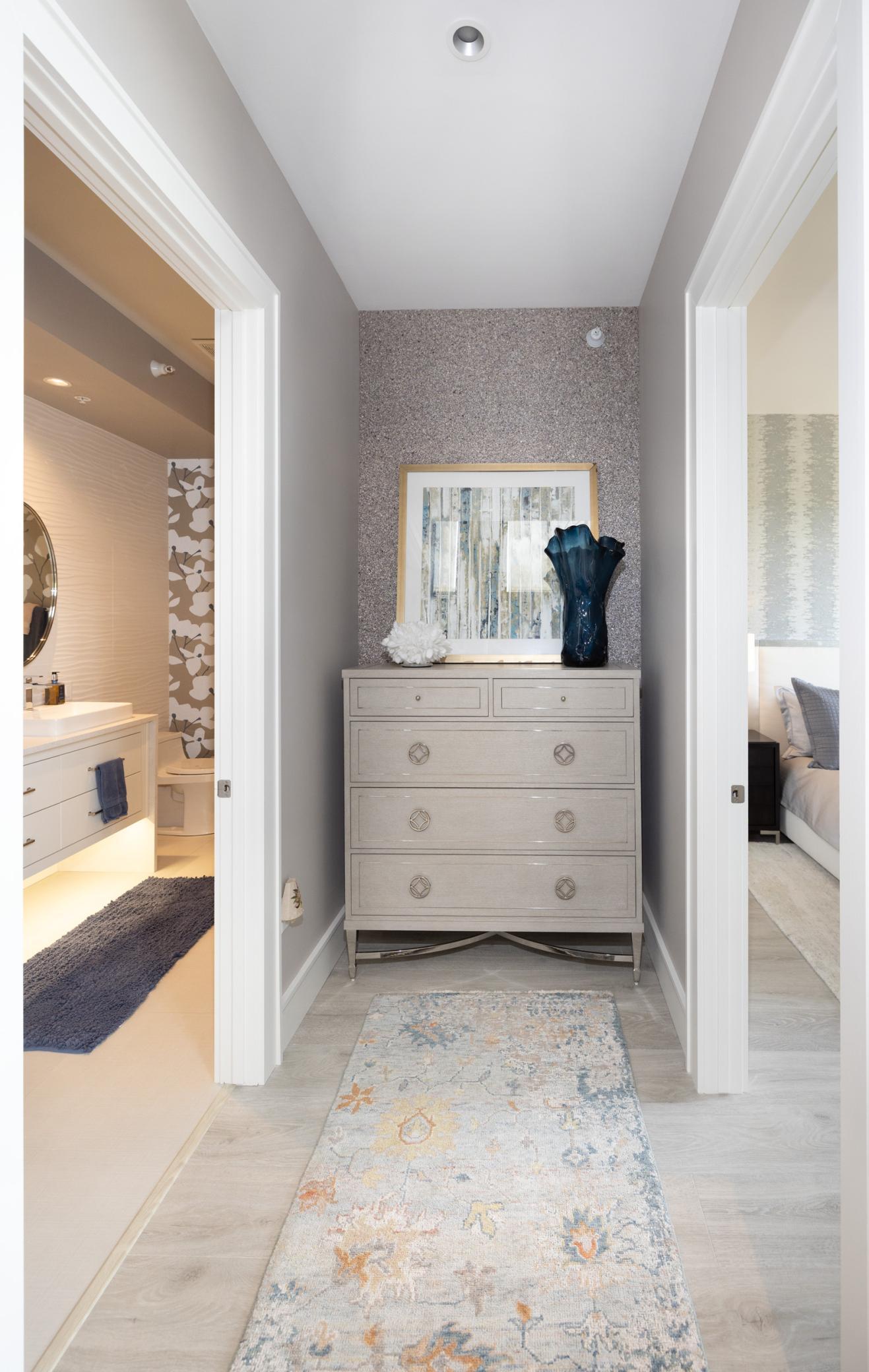 Closet/Bathroom