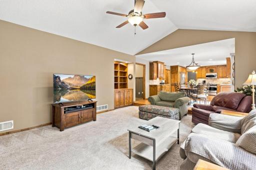 18386 Java Trail, Lakeville, MN 55044