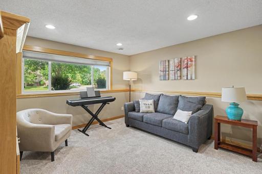 20015 Heritage Drive, Lakeville, MN 55044